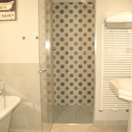 Les Maisons Du Cheylard-lascaux * Les Farges (Sarlat-la-Caneda)